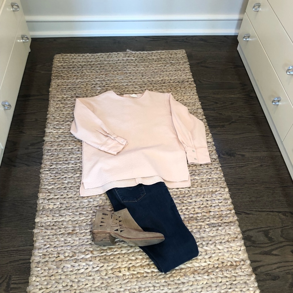 MOVING MAKE OFFER Light pink Zara shirt
